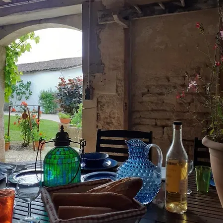 Villa Beautiful 3-Bed Villa In Breville Close To Cognac *