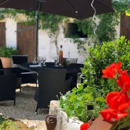 Villa Beautiful 3-Bed Villa In Breville Close To Cognac Bréville